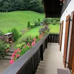 Haus Oefenbichl アパート